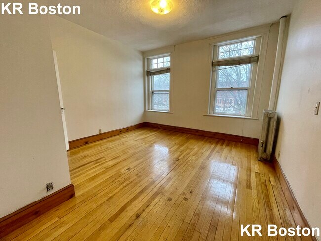 Building Photo - 1891 Beacon St