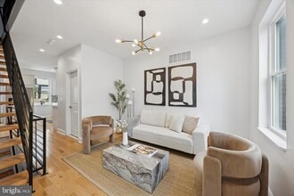 Building Photo - 2220 E Harold St