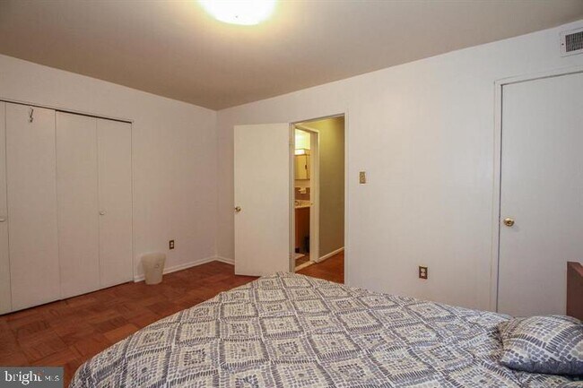 Building Photo - 10028 Fair Wds Dr
