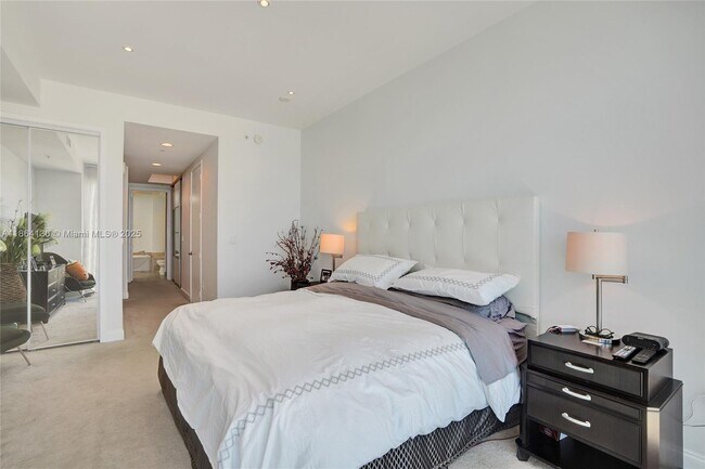 Building Photo - 18201 Collins Ave