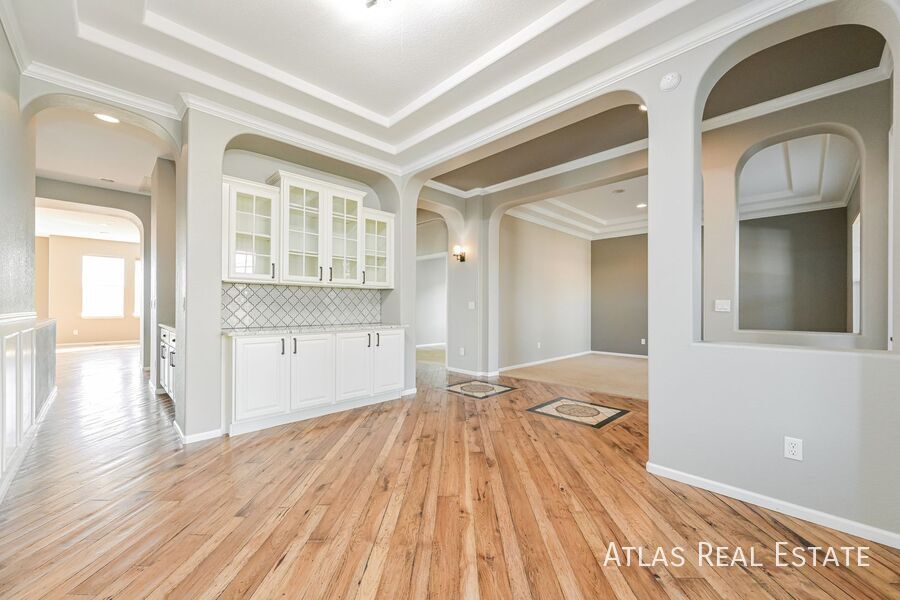 Building Photo - 6242 S Oak Hill Ct