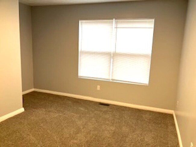 Building Photo - ***Spacious DREAM HOME w/Fresh Paint New A...