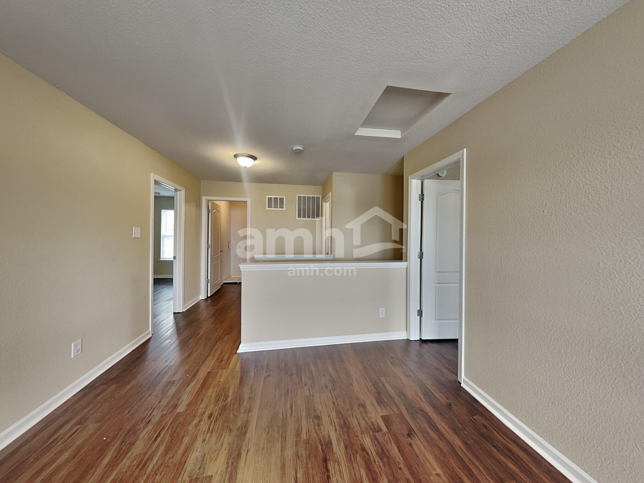 Building Photo - 1622 Carriage Cir