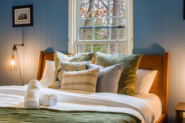 Building Photo - 2964 Hopkins Dr