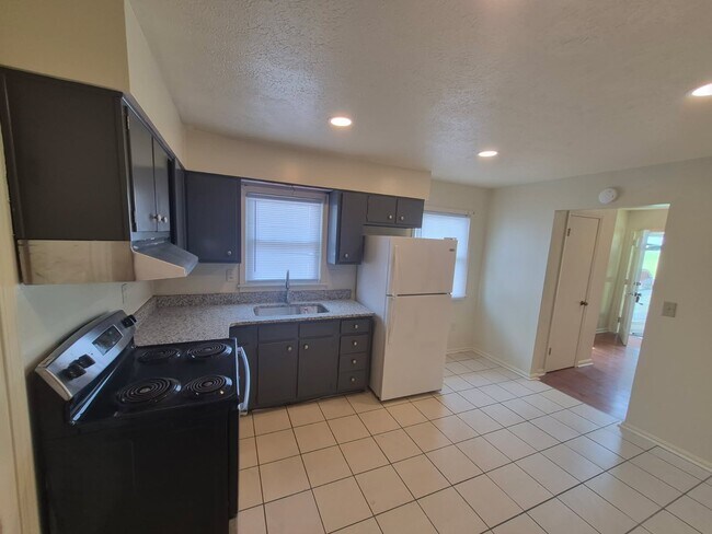 Building Photo - 3442-3442 Heatherfield Dr