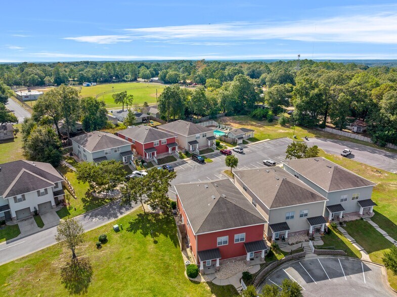 Building Photo - 833 Arbor Lake Dr