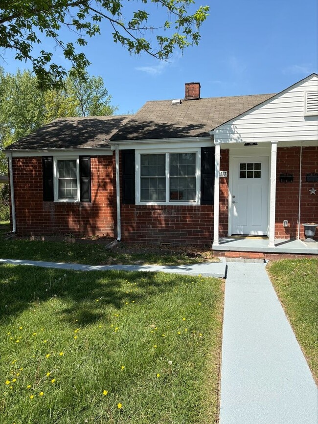 Building Photo - 2117 Sherwood Rd