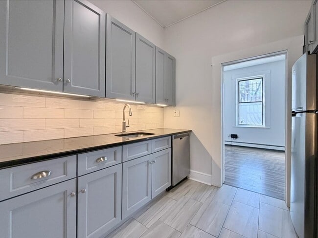 Building Photo - 592 Palisade Ave