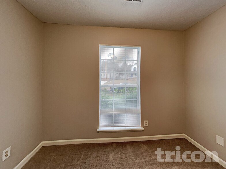 Building Photo - 100 Rolling Rock Rd