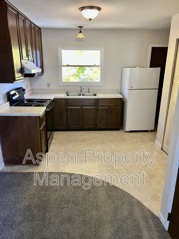 Building Photo - 2216 Piper Pl