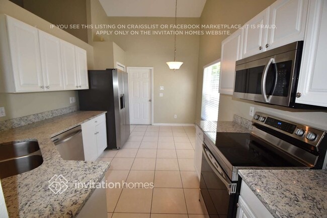 Building Photo - 4635 Sanibel Way