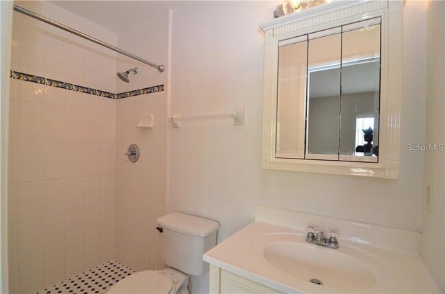 Building Photo - 106 S Primrose Dr