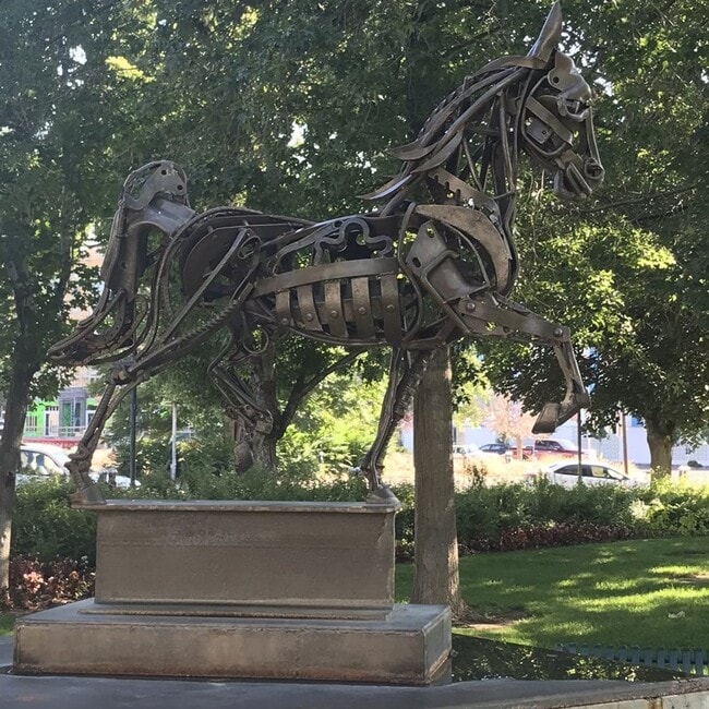 Building Photo - 2bd, 2ba Reno Bungalow in the Riverwalk Di...