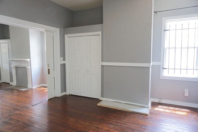 Building Photo - 301 W Waldburg St