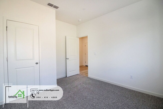 Building Photo - 2839 Hopkins Ave