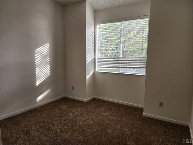 Building Photo - 102 Ohio St