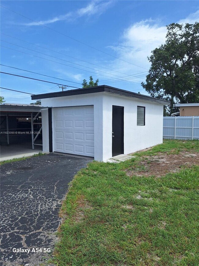 Building Photo - 2221 N 61st Terrace