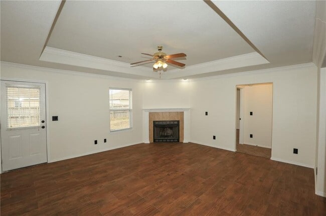 Building Photo - 900 SW River Rock St