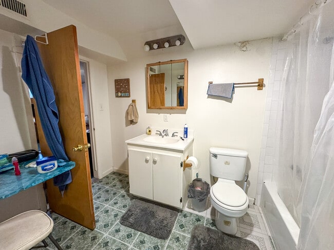 Building Photo - 845 E 820 N