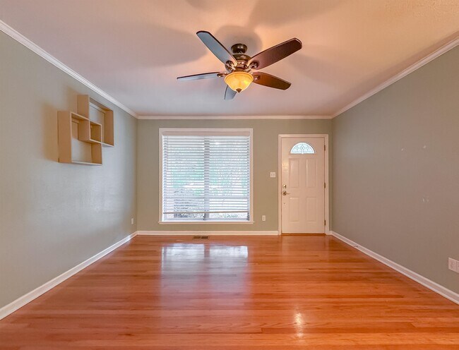 Building Photo - 2605 Lotus Dr