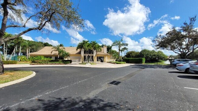 Building Photo - 10674 Oak Bend Way