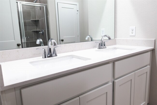 Building Photo - 247 Forest W St