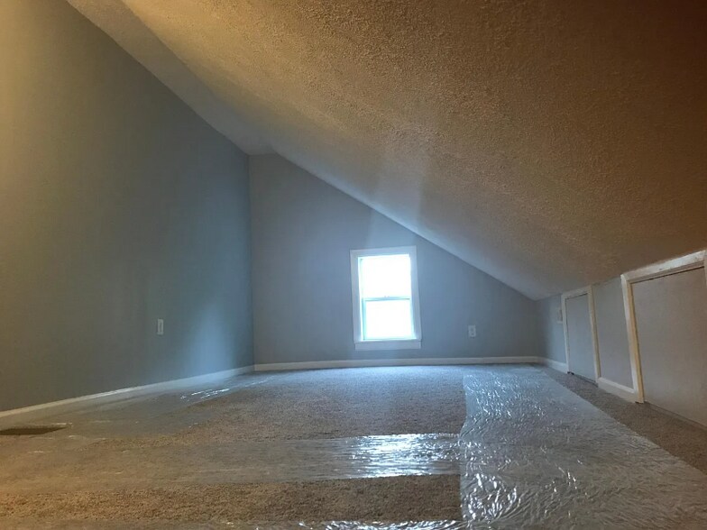 Building Photo - 28 McCosh St