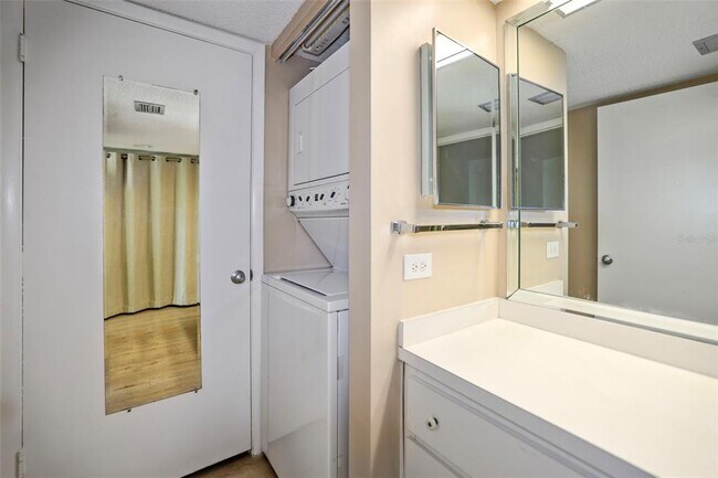 Building Photo - 450 Treasure Island Causeway