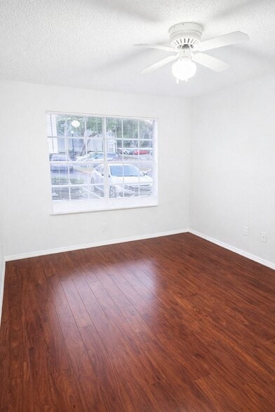 Building Photo - 2550 N Alafaya Trl