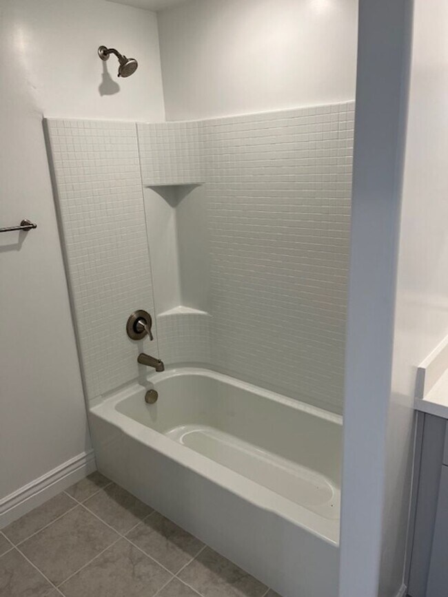 Building Photo - 2 Bedroom 2 Full Bath Condo with Stunning Views and Energy Savings