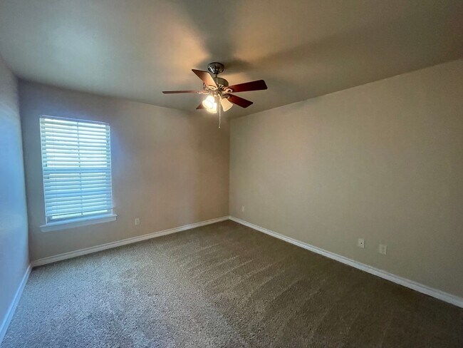 Building Photo - 132 Lola Cir