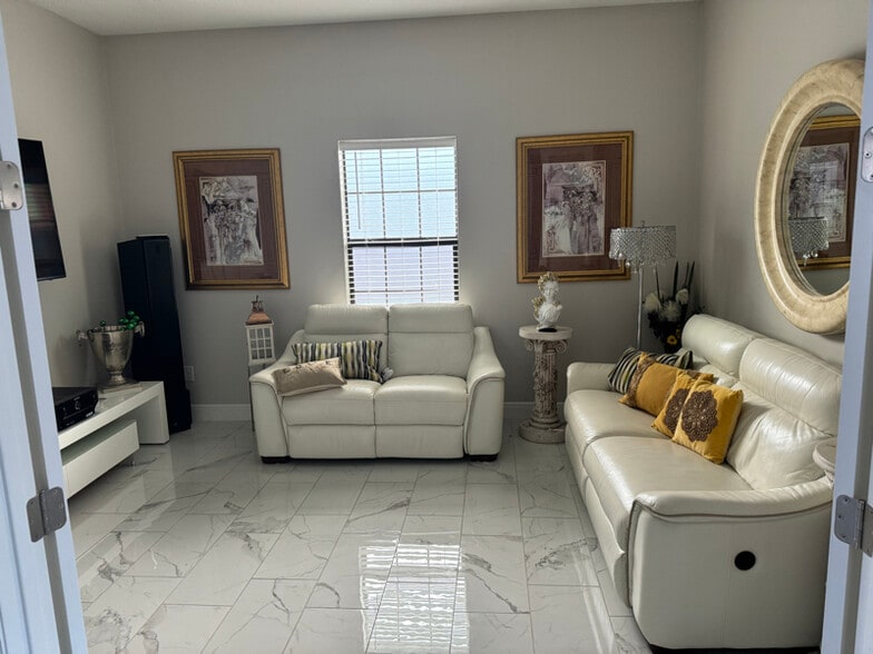 Building Photo - 11305 Hawks Fern Dr