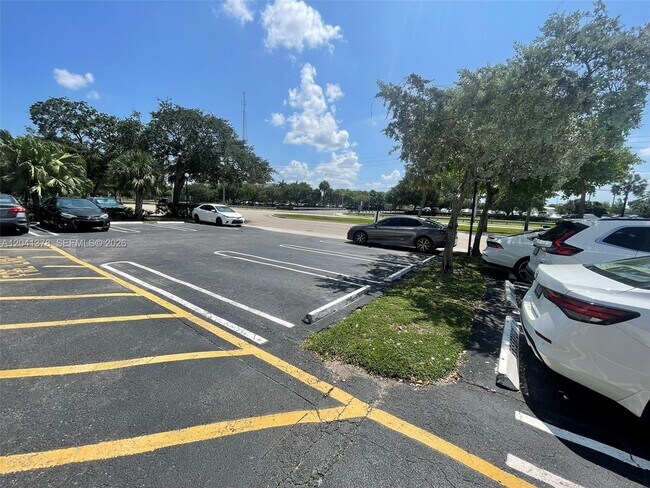 Building Photo - 2580 Coral Springs Dr