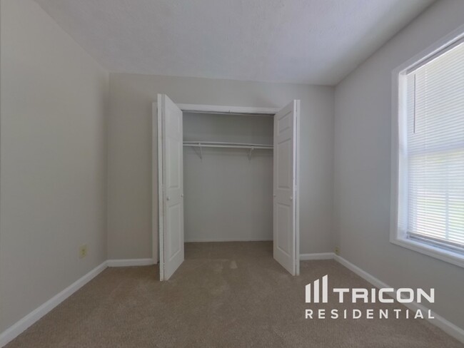 Building Photo - 1321 Charter Oaks Ln