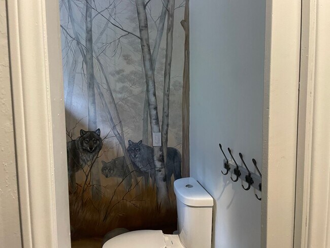 Building Photo - Large home level entry with garage.