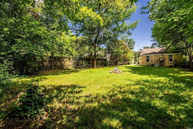 Building Photo - 5617 Lee Ave