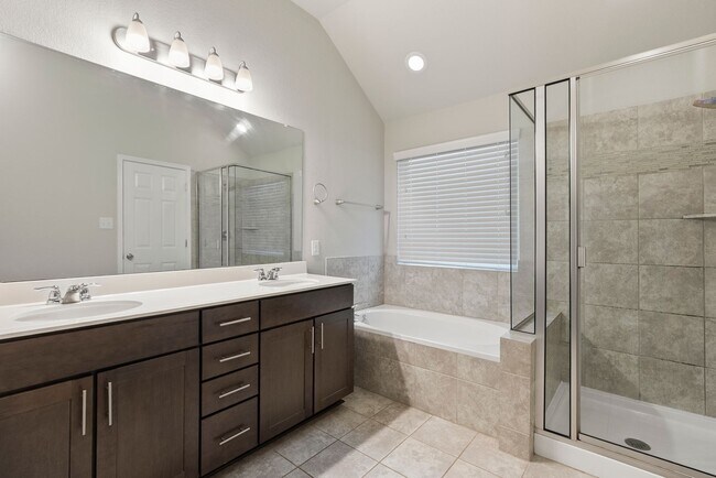 Building Photo - Beautiful 3 bedroom, 2 bathroom home in Hills of Bear Creek!!!