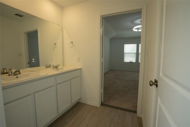 Building Photo - 105 Carmello