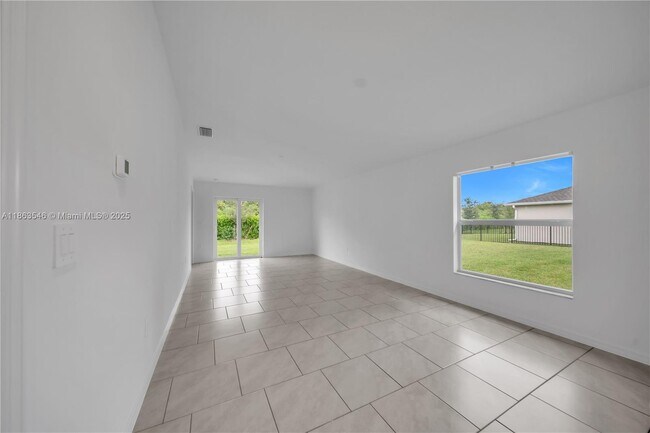 Building Photo - 12089 Monterey Pine Ln