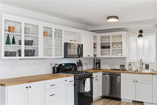 Building Photo - 3 Leigh Ln