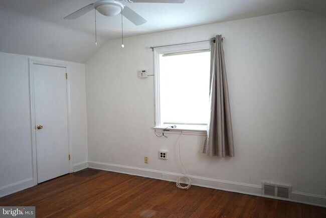 Building Photo - 252 Crosshill Rd