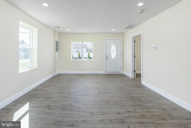 Building Photo - 311 Pine St