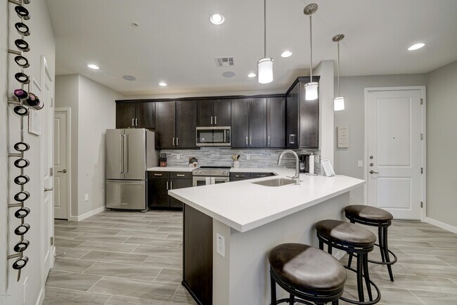 Building Photo - 2511 W Queen Creek Rd