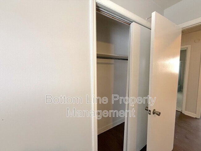 Building Photo - 907 Bannister Pl