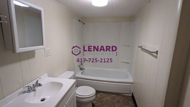 Building Photo - Cozy 2 Bedroom, 1 Bathroom Home!