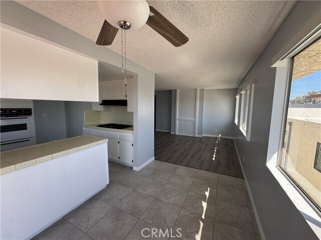 Building Photo - 1236 W 8th St