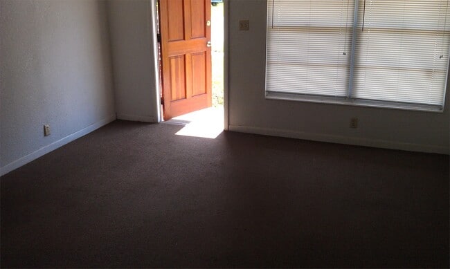 Building Photo - 2442 Husson Ave