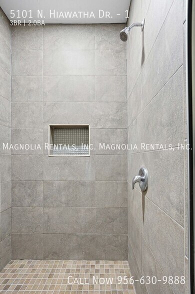 Building Photo - 5101 N Hiawatha Dr