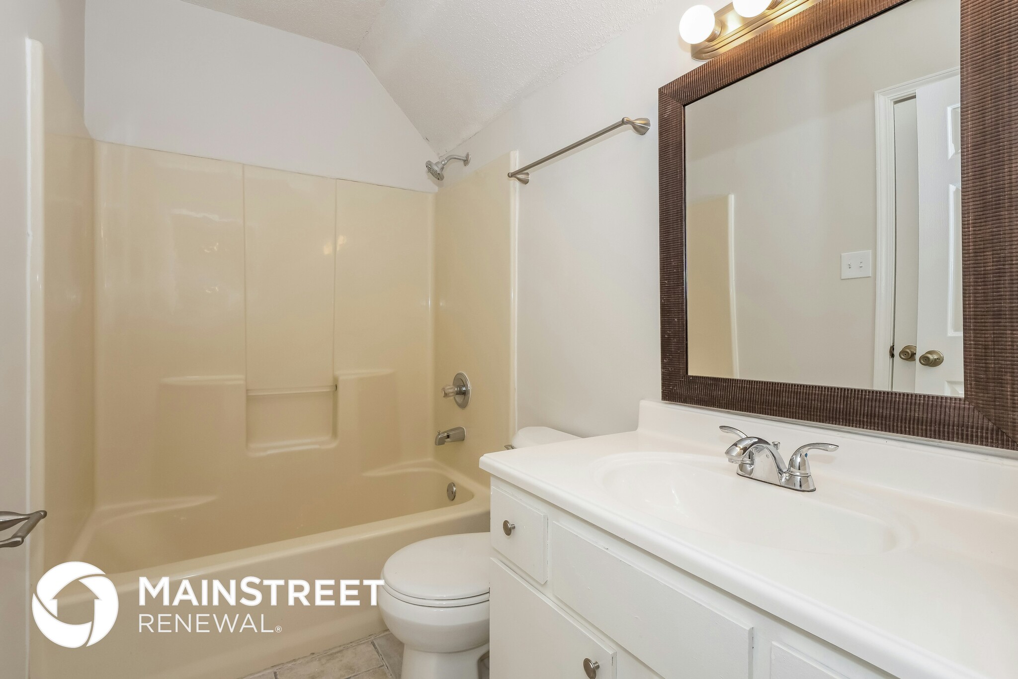 Building Photo - 4696 Crestfield Rd