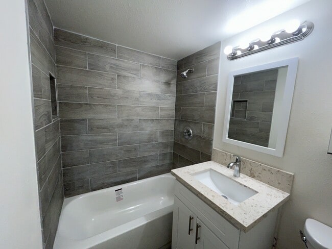 Building Photo - 125 Magnolia Ave